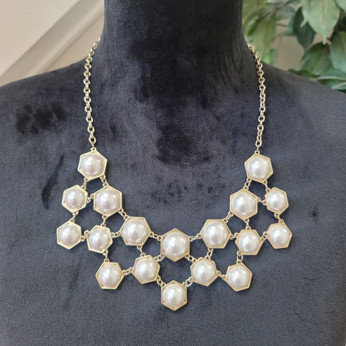 Women's White Round Beaded Link Stylish Statement Jewelry Necklace