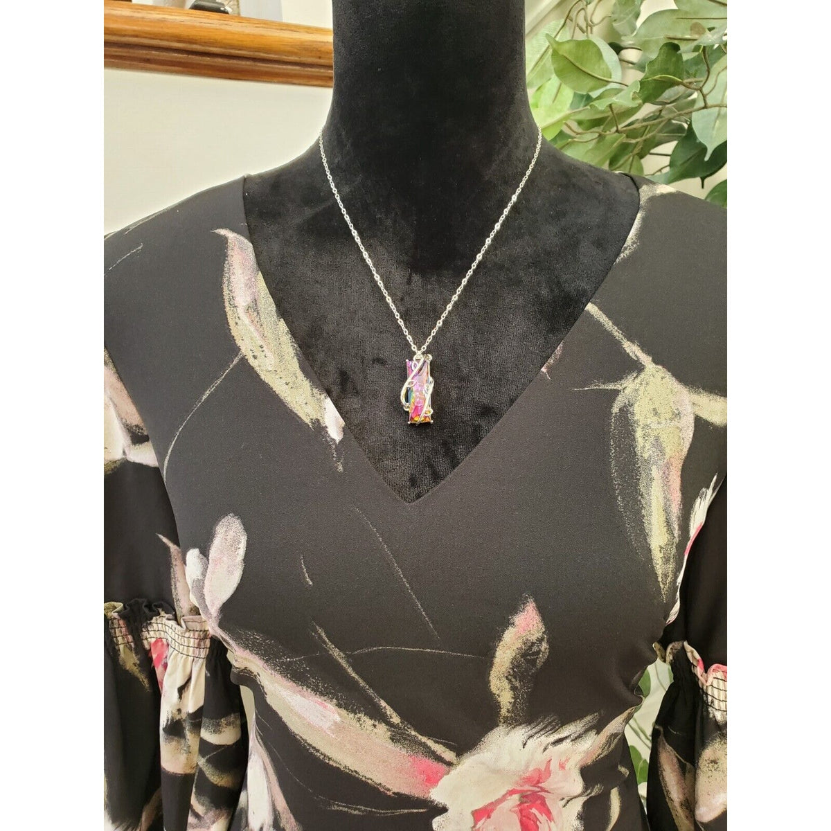 White House Black Market Floral Long Sleeve V Neck Knee Length Dress Size 4