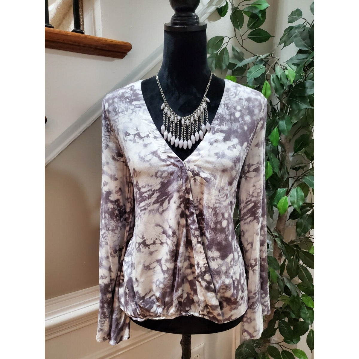 Pyn Burches Women's White & Gray 100% Rayon V-Neck Long Sleeve Top Blouse Size M