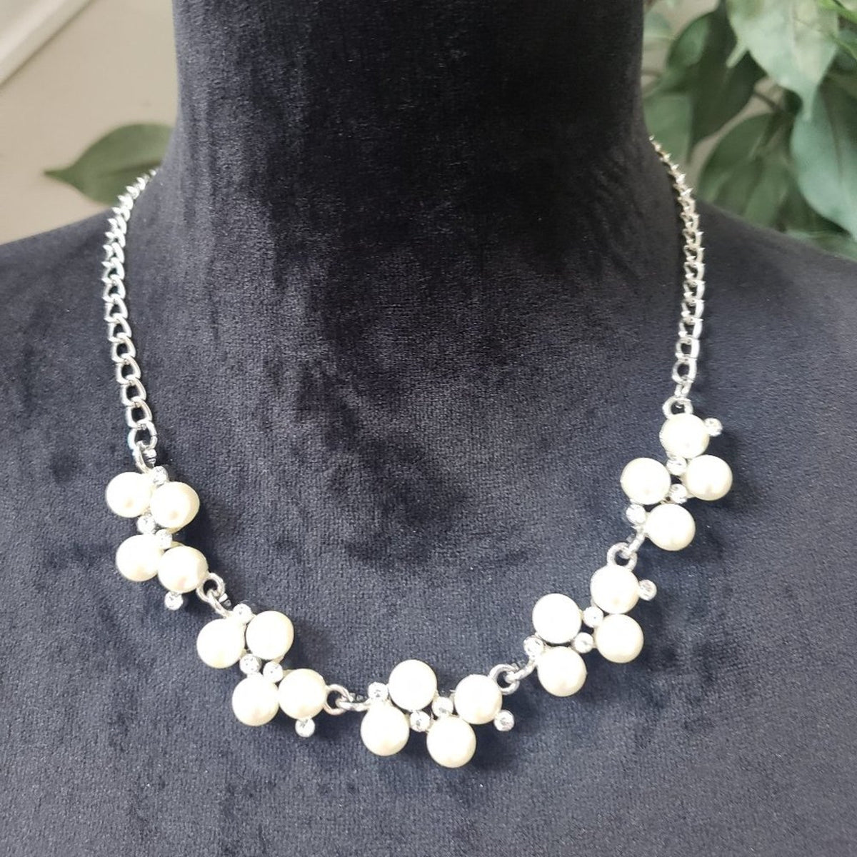 Women's White Round Beaded Pearl Chunky Fashion Jewelry Necklace