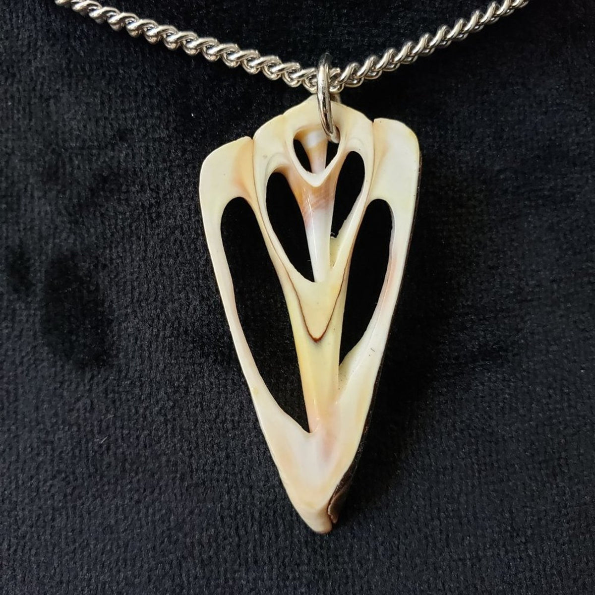 Womens Fashions Silver Trim Triangle Conch Shell Pendant Necklace Lobster Clasp