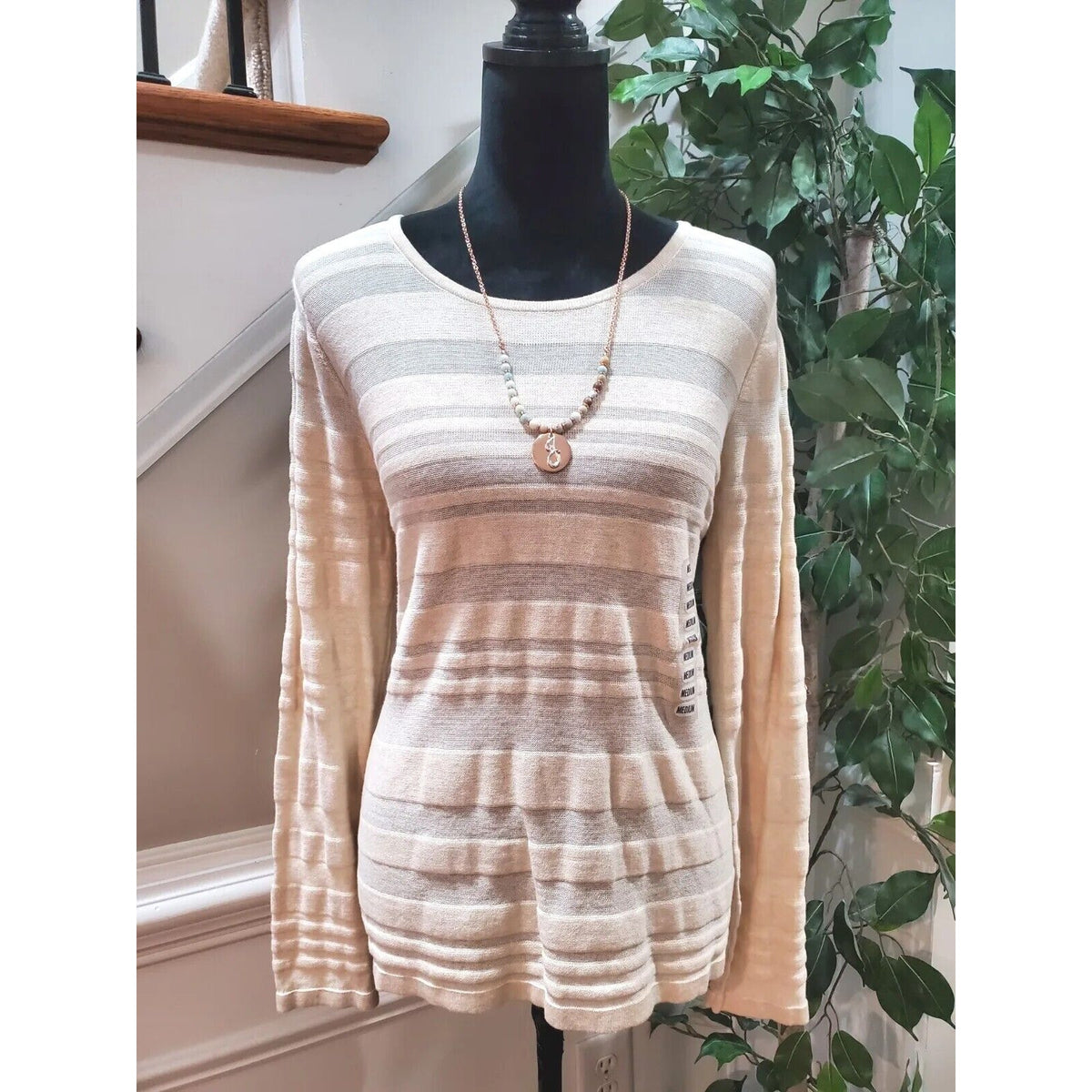 Eight Eight Eight Women's Beige Round Neck Long Sleeve Pullover Knit Sweater M