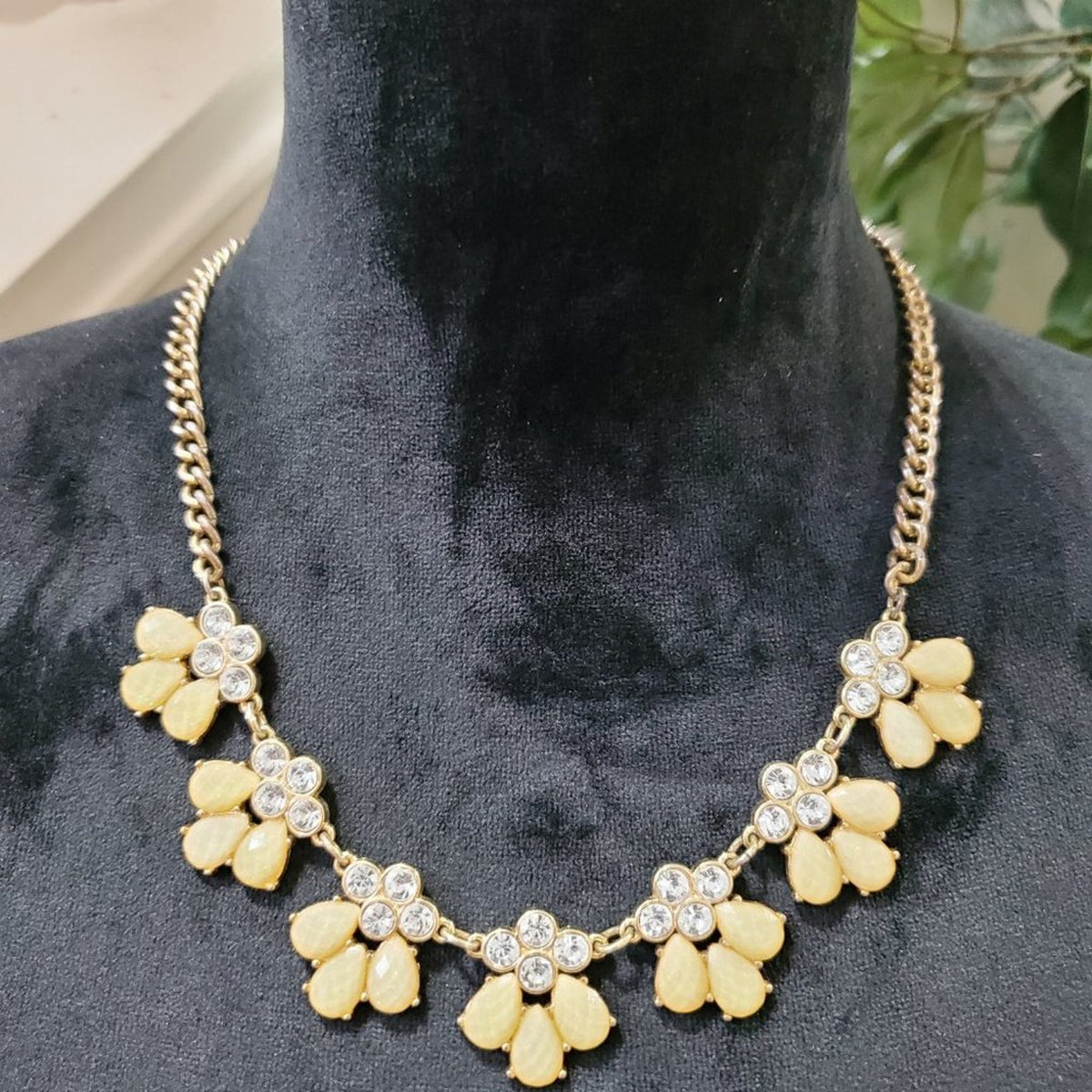 Women's Korean Style Luxury Jewelry With Gold Alloy And Gemstone Necklace