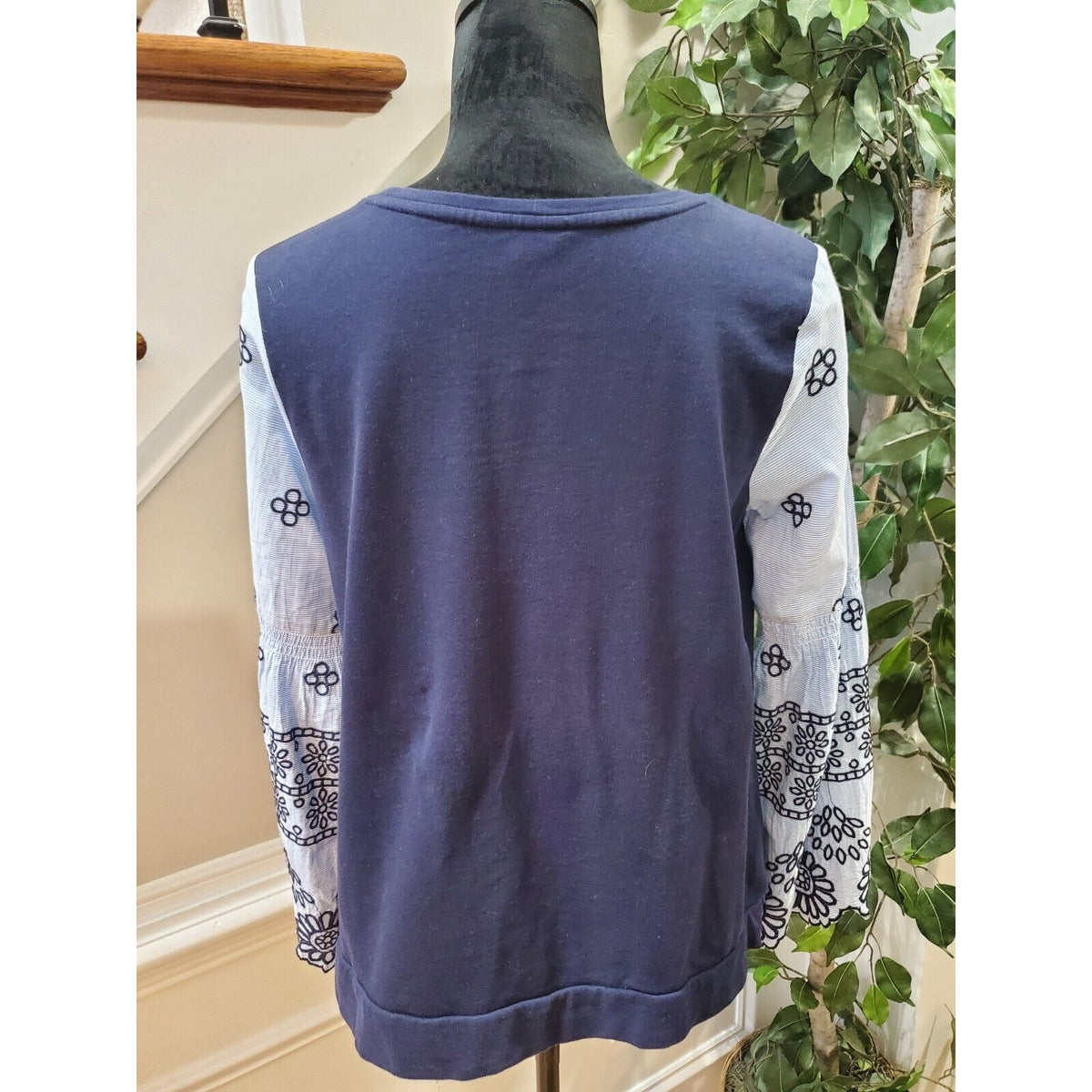 Crown & Ivy Women Blue 100% Cotton Round Neck Long Sleeve Top Blouse Size Small
