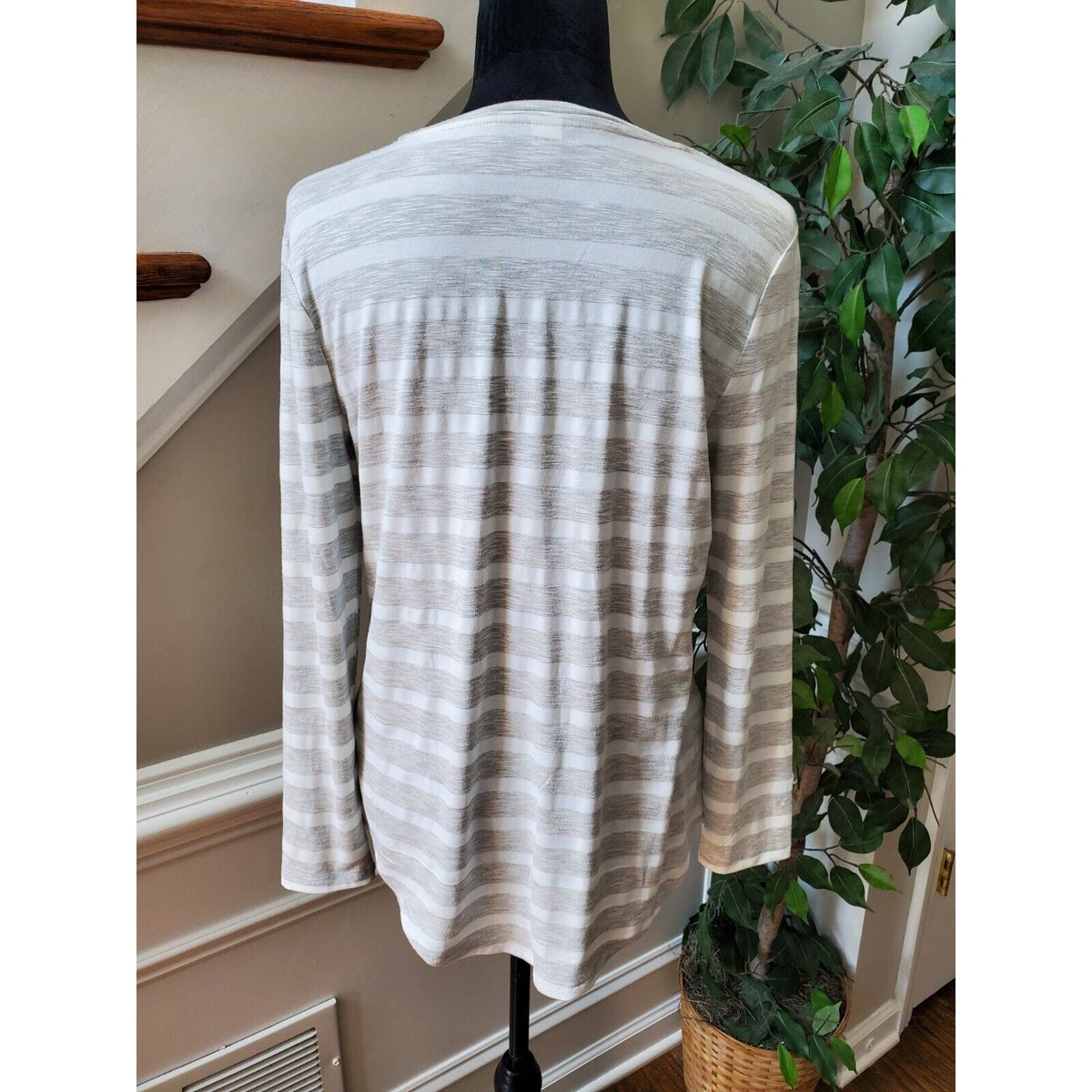 Old Navy Women's Gray Rayon Round Neck Long Sleeve Casual Top Shirt Size Medium