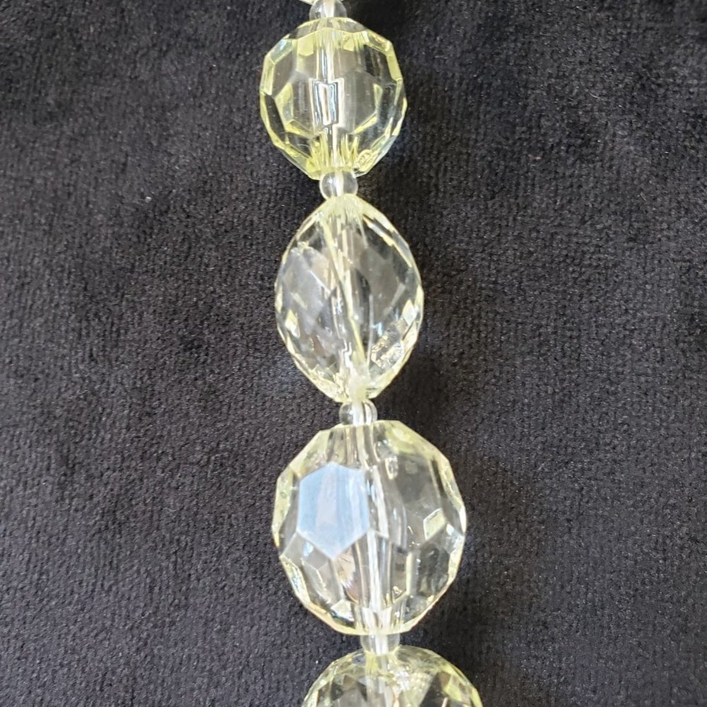 Womens Fashions Clear Faceted Graduated Glass Collar Necklace with Lobster Clasp