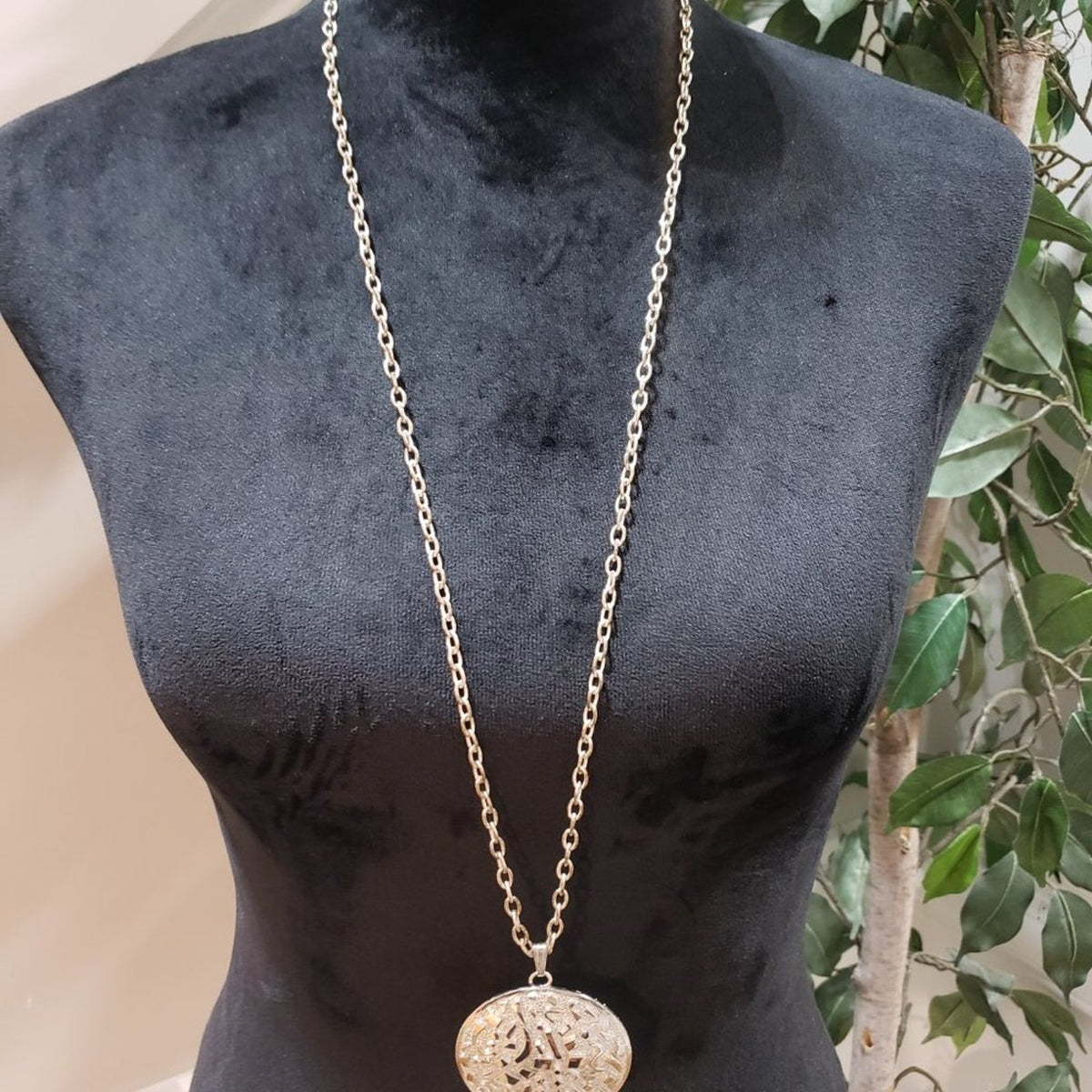 Women Gold Tone Calligraphy Circle Pendant Teardrop Necklace with Lobster Clasp