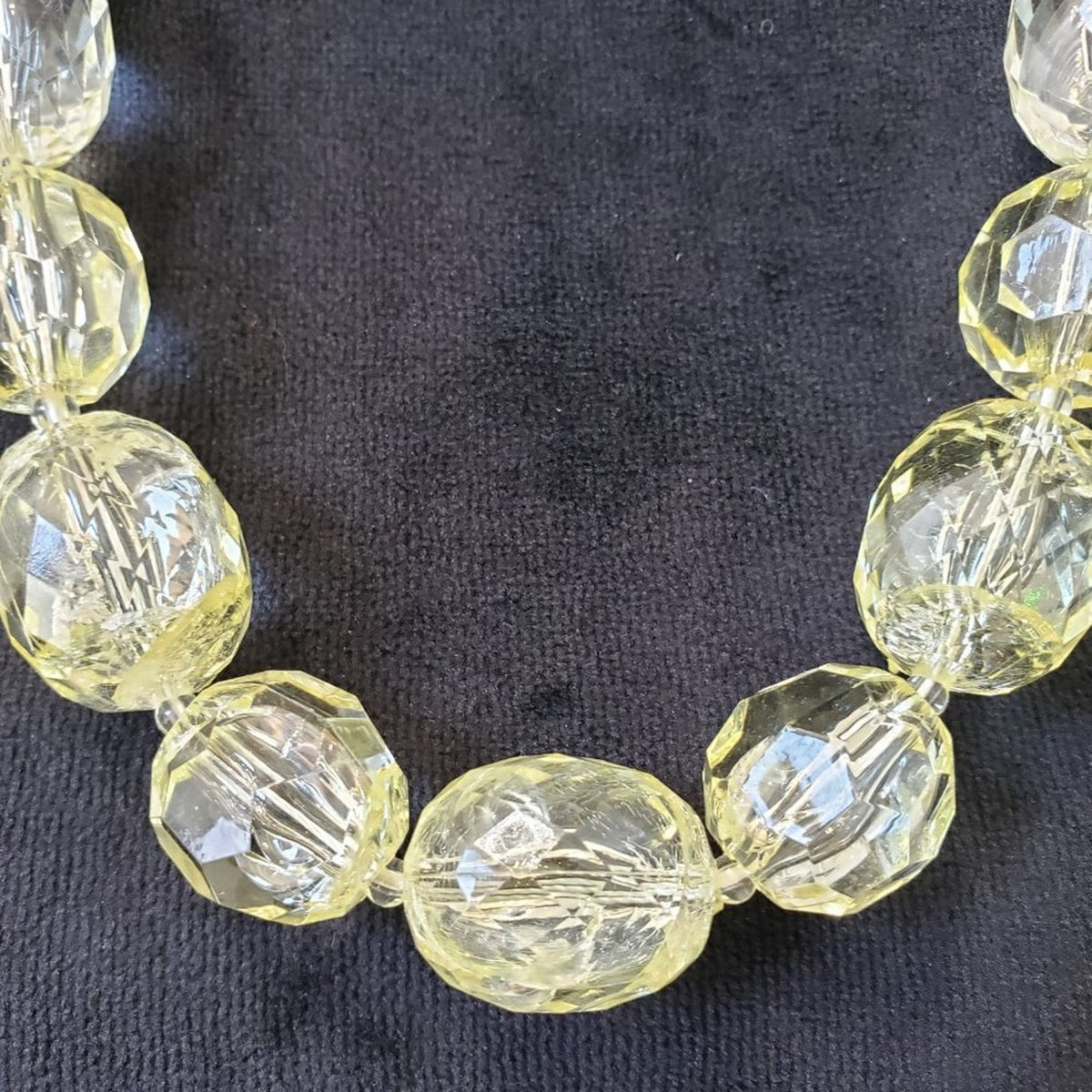 Womens Fashions Clear Faceted Graduated Glass Collar Necklace with Lobster Clasp