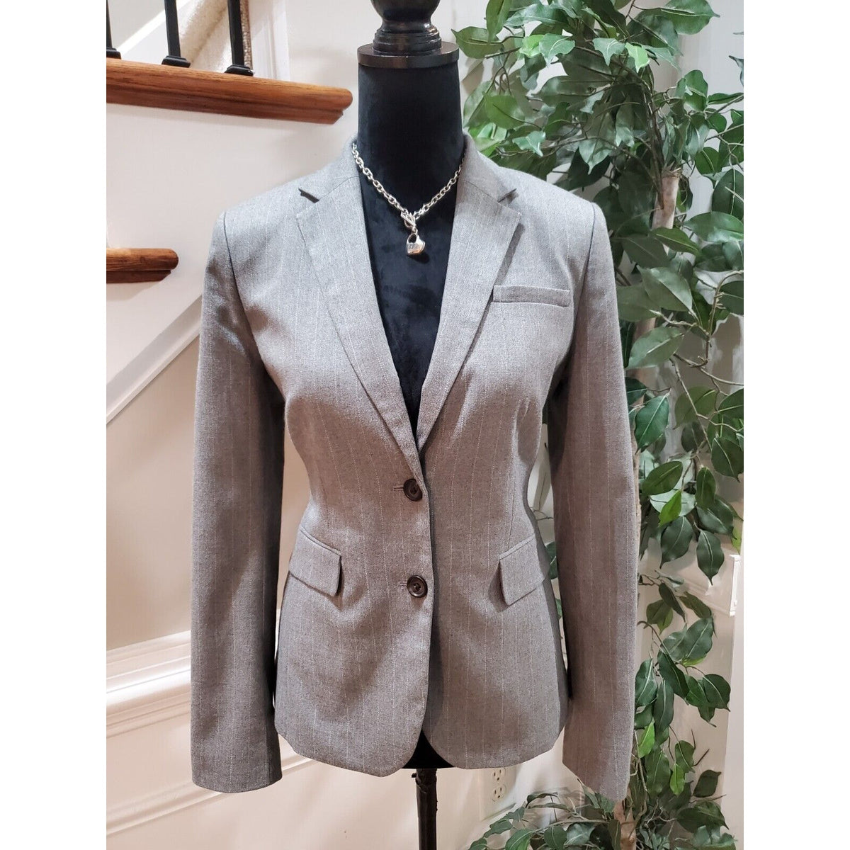 Banana Republic Women's Gray Single Breasted Two Button Blazer Jacket Size 4