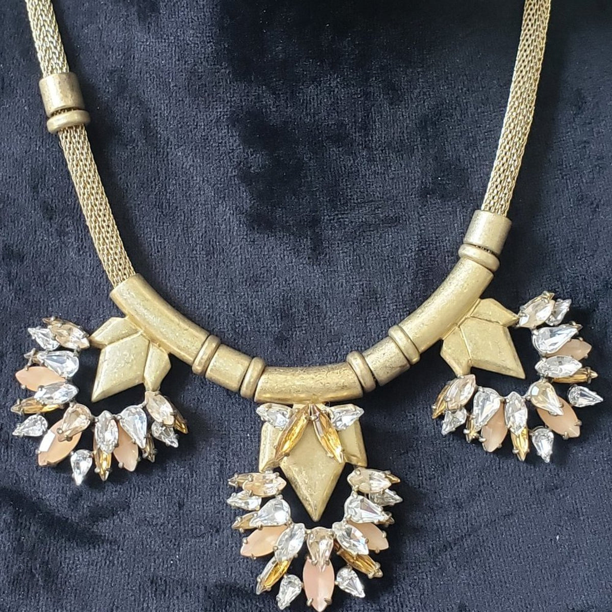 Women's Stella & Dot Matte Gold & White Neutral Stones Necklace