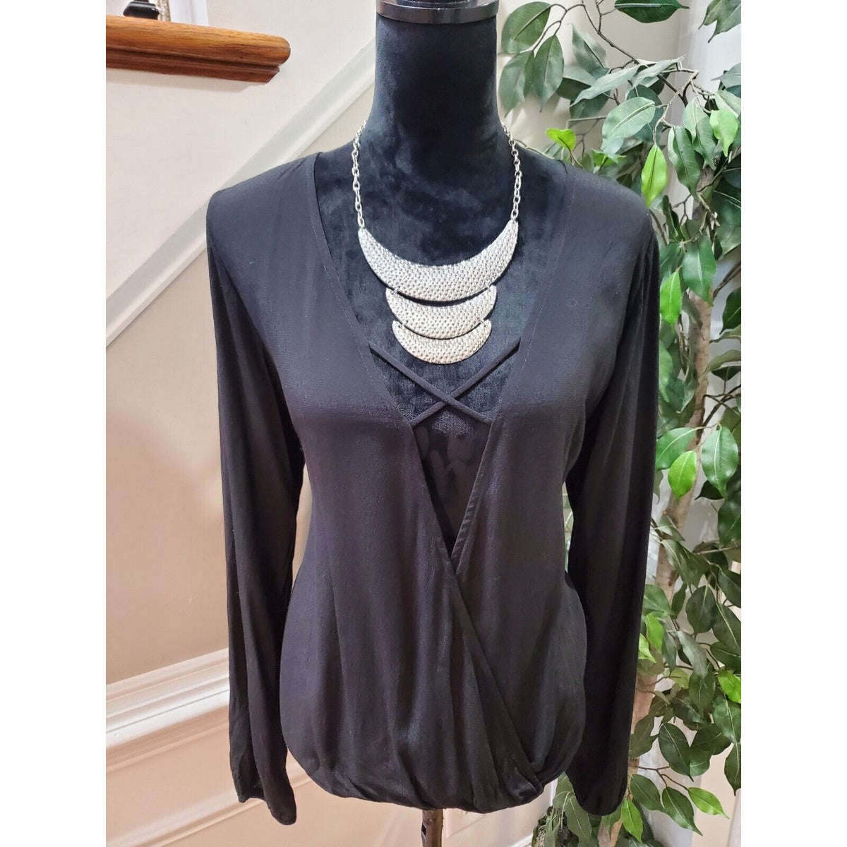 Lucy Love Women's Black 100% Rayon V-Neck Long Sleeve Casual Top Blouse Size M