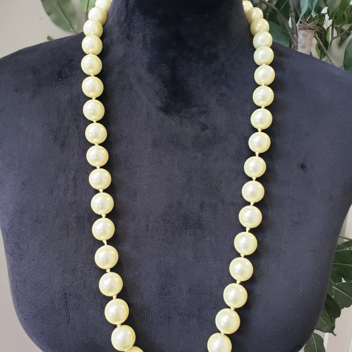 Womens Fashion Yellow Aventurine Round Glass Beaded Teardrop Necklace Jewelery
