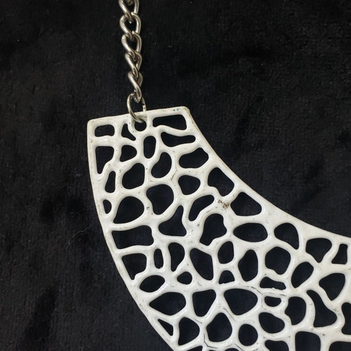 Women's White Geometric Cutout Metal Collar with Silver Chain Necklace