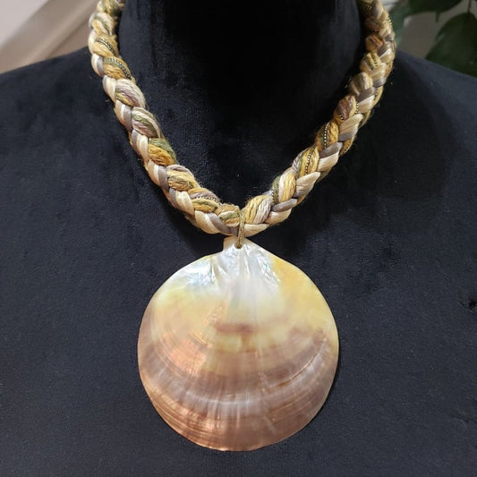 Womens Mother of Pearl Shell Circle Charm Pendant Necklace