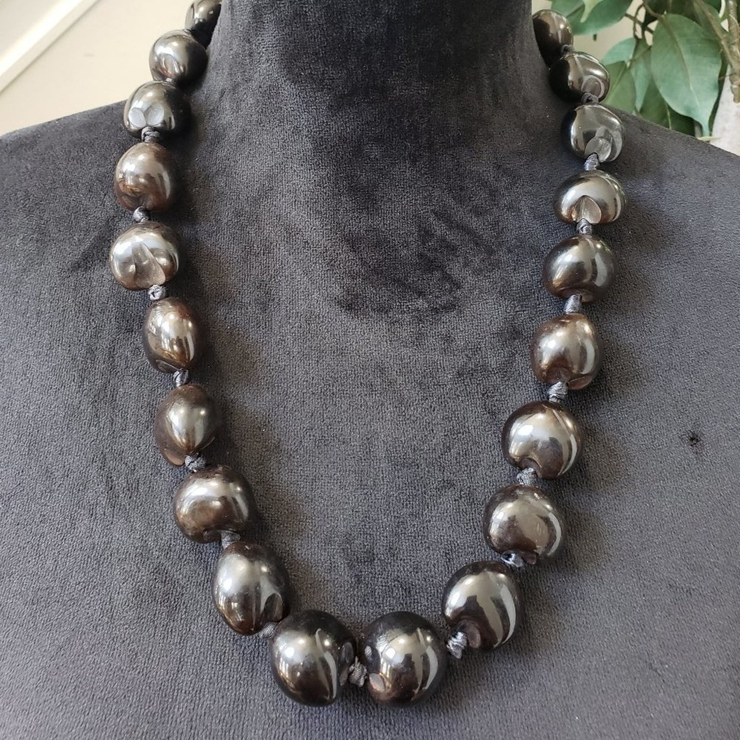 Women Fashions Black Round Strand Beaded Collar Necklace with Lobster Clasp