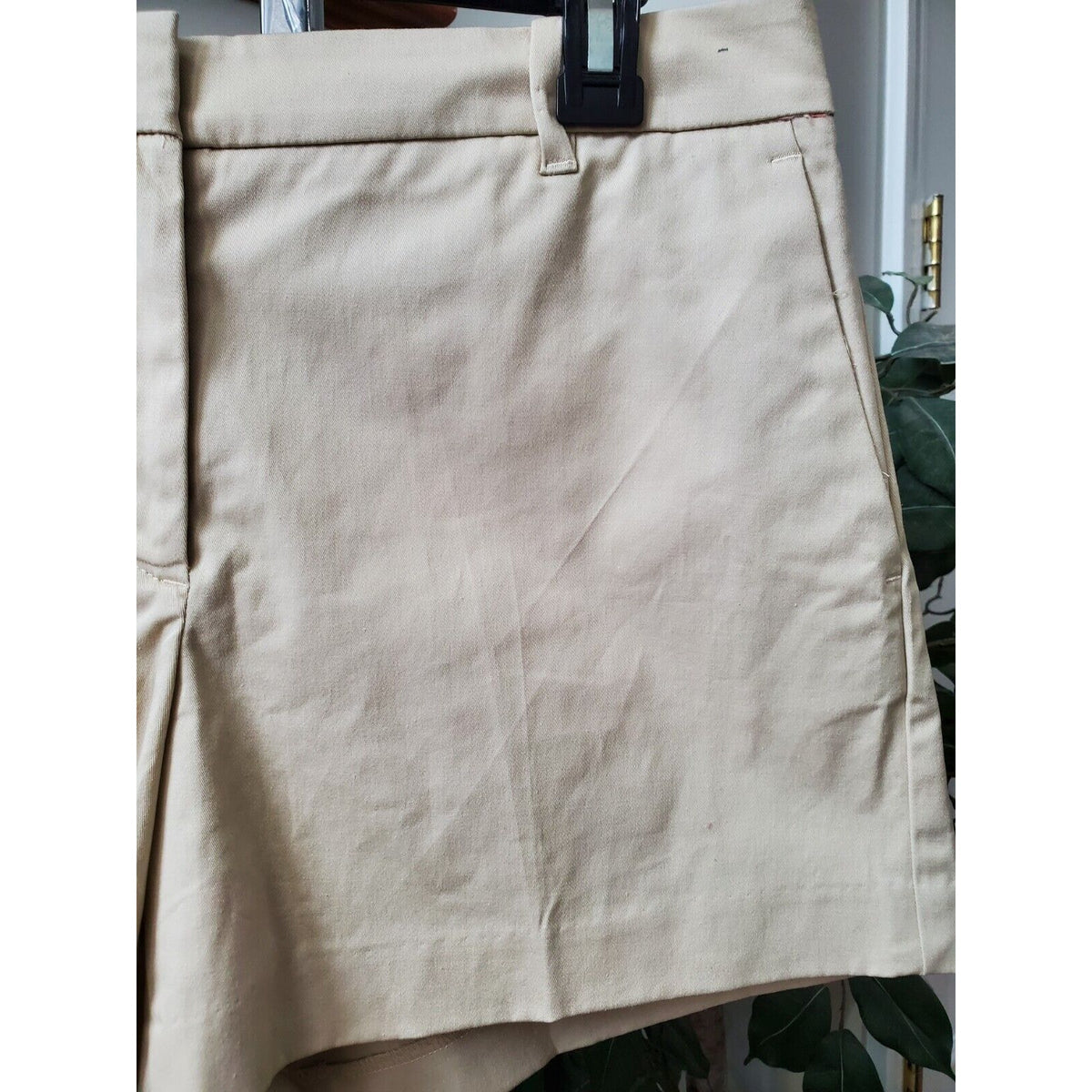 Ann Taylor The City Beige Khaki Solid Mid Rise Flat Front Chino Shorts 8 Petite