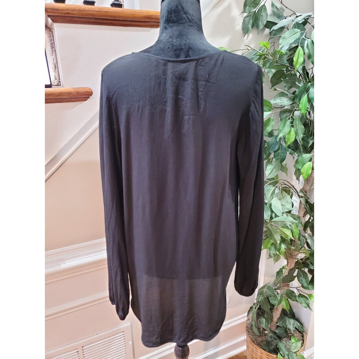 Lucy Love Women's Black 100% Rayon V-Neck Long Sleeve Casual Top Blouse Size M
