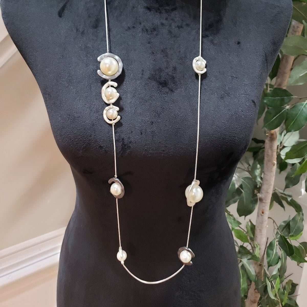 Women's Fashion Single Strand Chunky Faux Pearl Long Necklace with Lobster Clasp