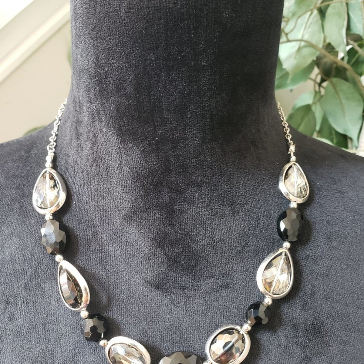 Womens Fashion Silver Tone Black Glass Beaded Collar Necklace with Lobster Clasp