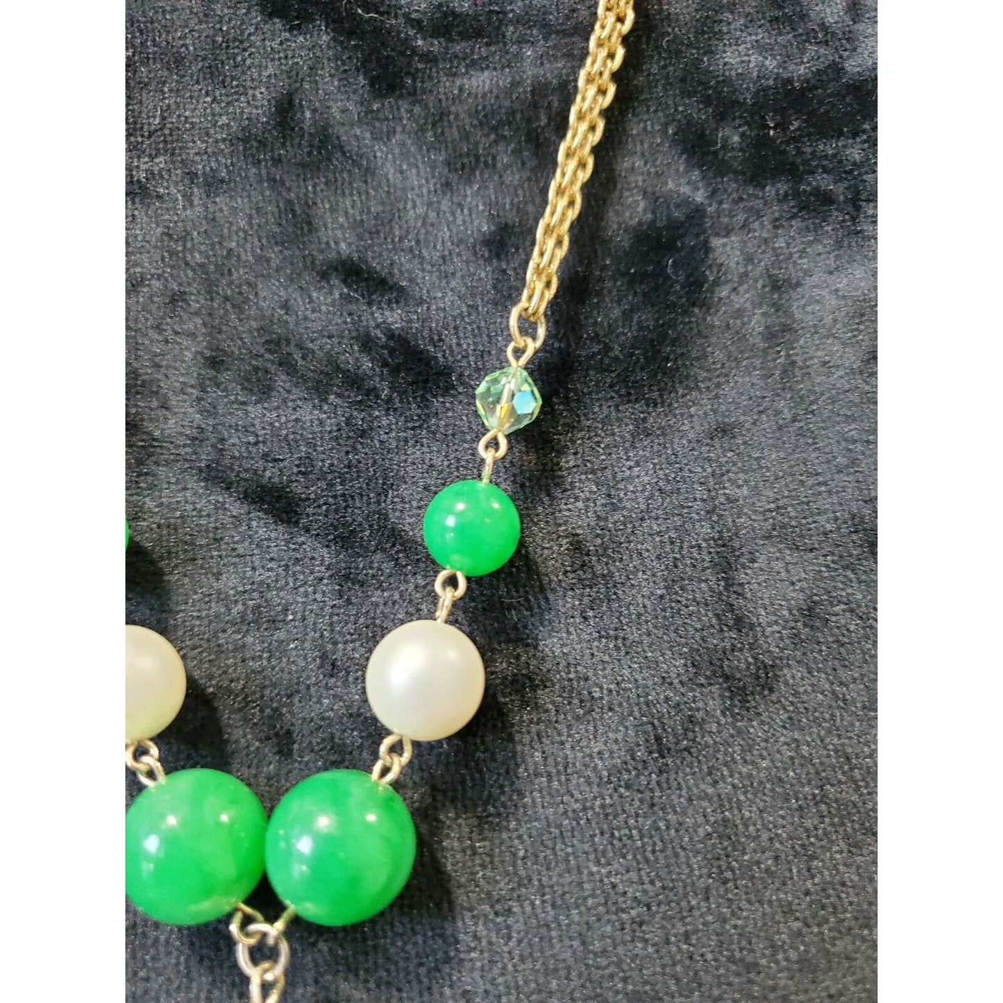 Green and White Pearl Beaded Necklace