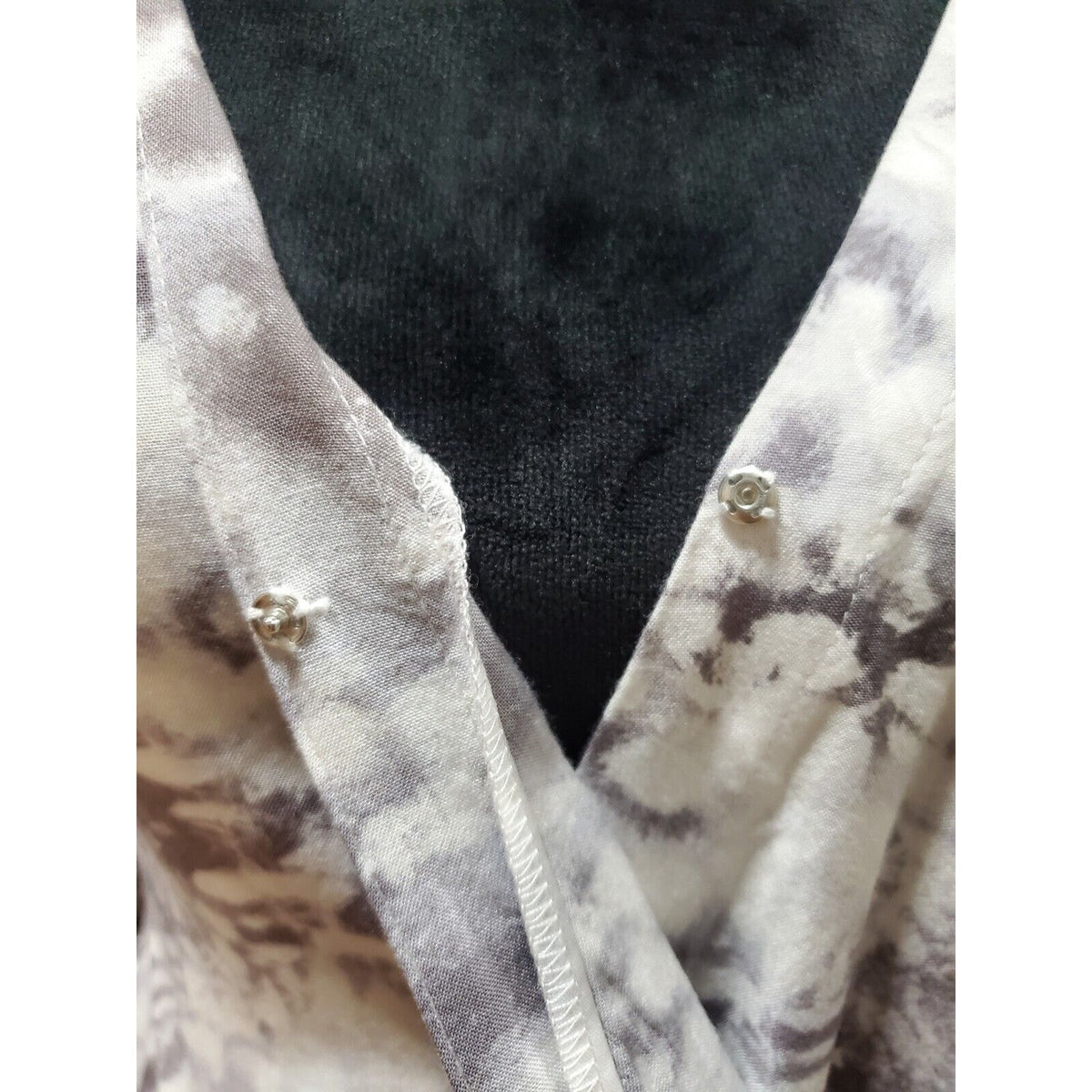 Pyn Burches Women's White & Gray 100% Rayon V-Neck Long Sleeve Top Blouse Size M