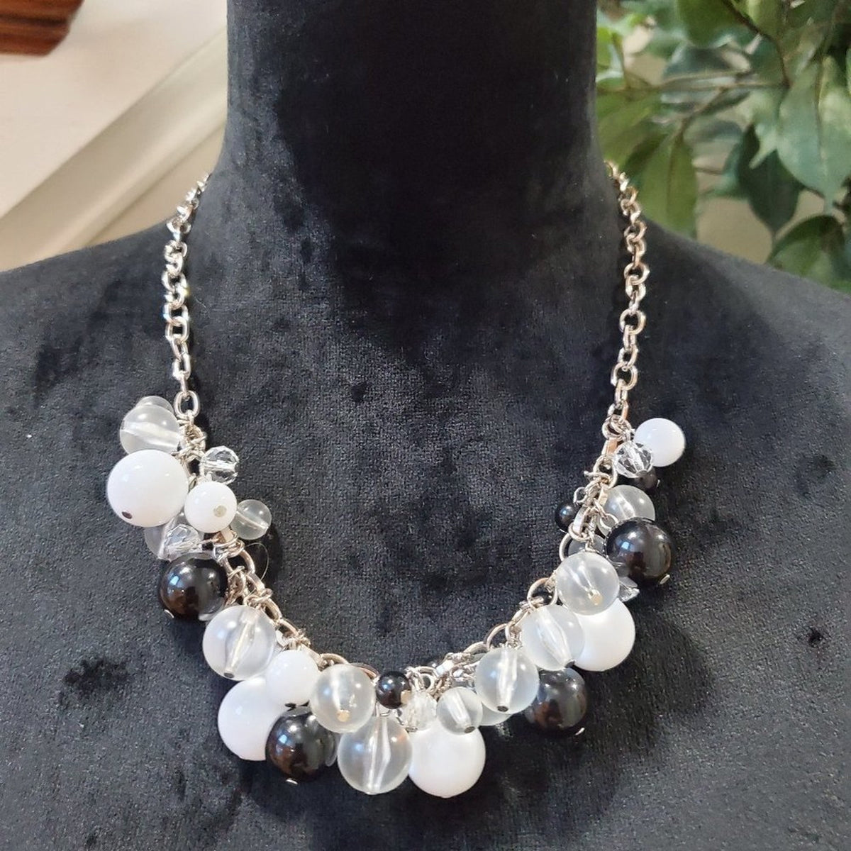 Women's Black & White Round Beaded with Lobster Clasp Fashion Jewelry Necklace