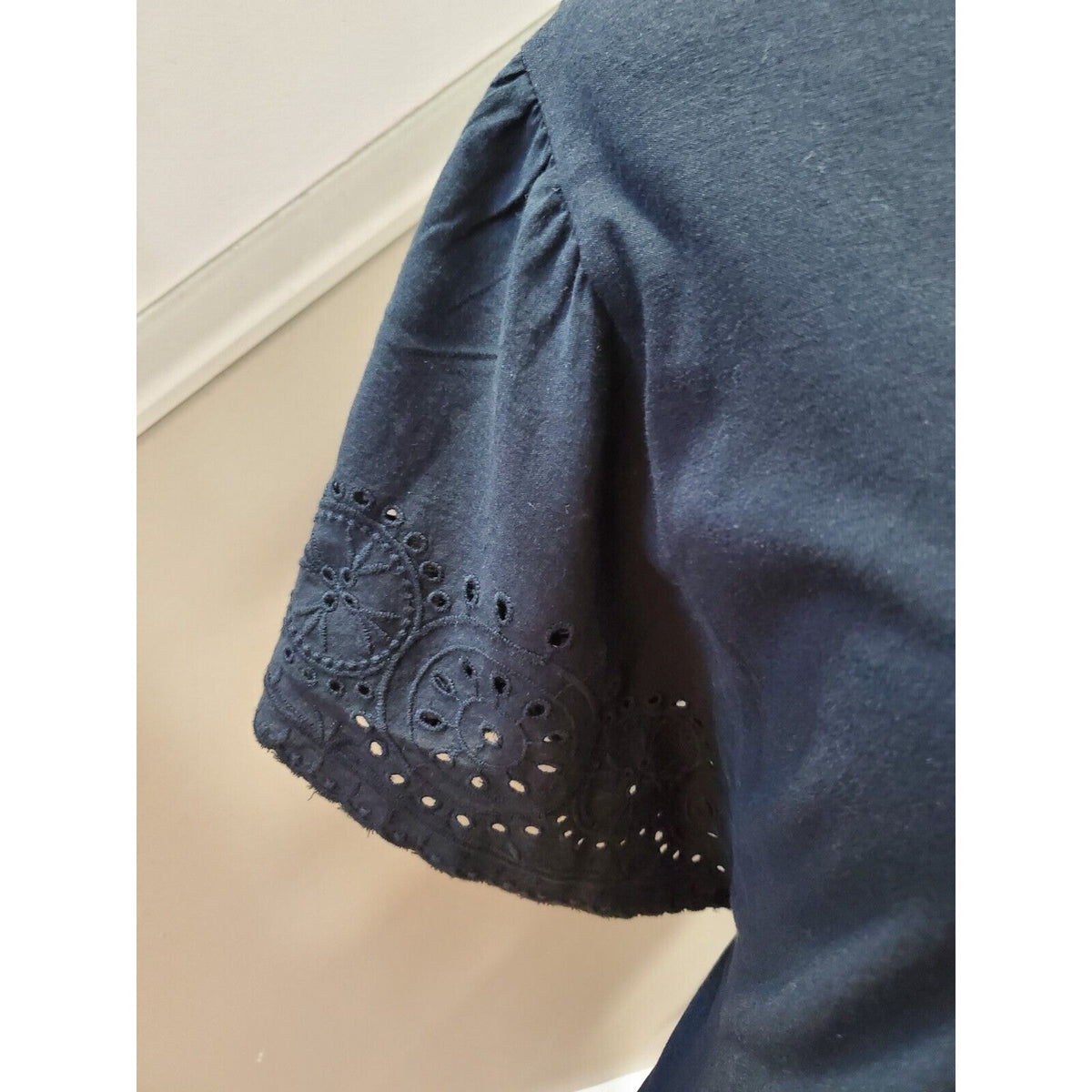 Gap Women Black Solid Cotton Eyelet Detail On Sleeve Casual Top Blouse Size XXL