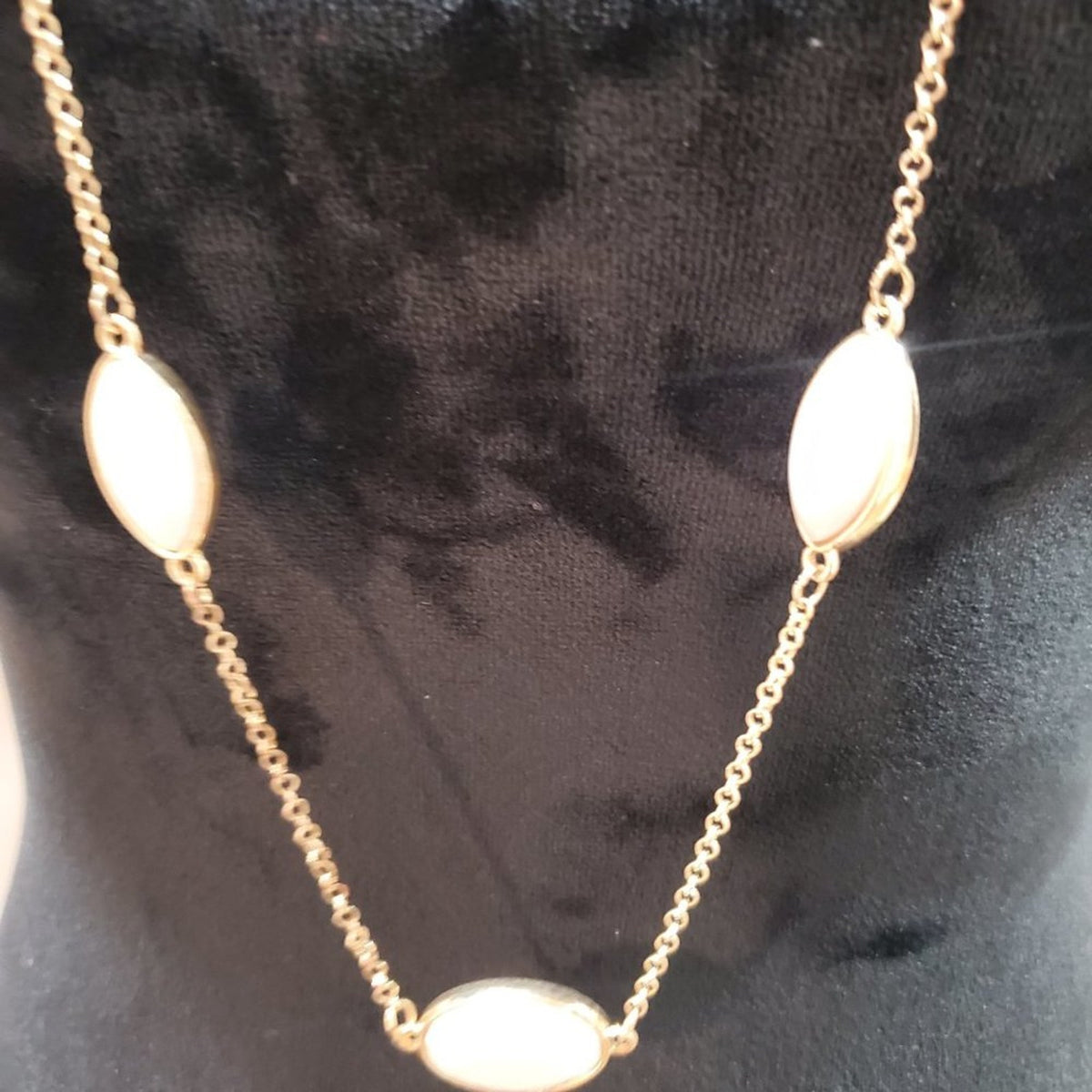 Women's White Round Beaded Link Chain Fashion Pendant Necklace