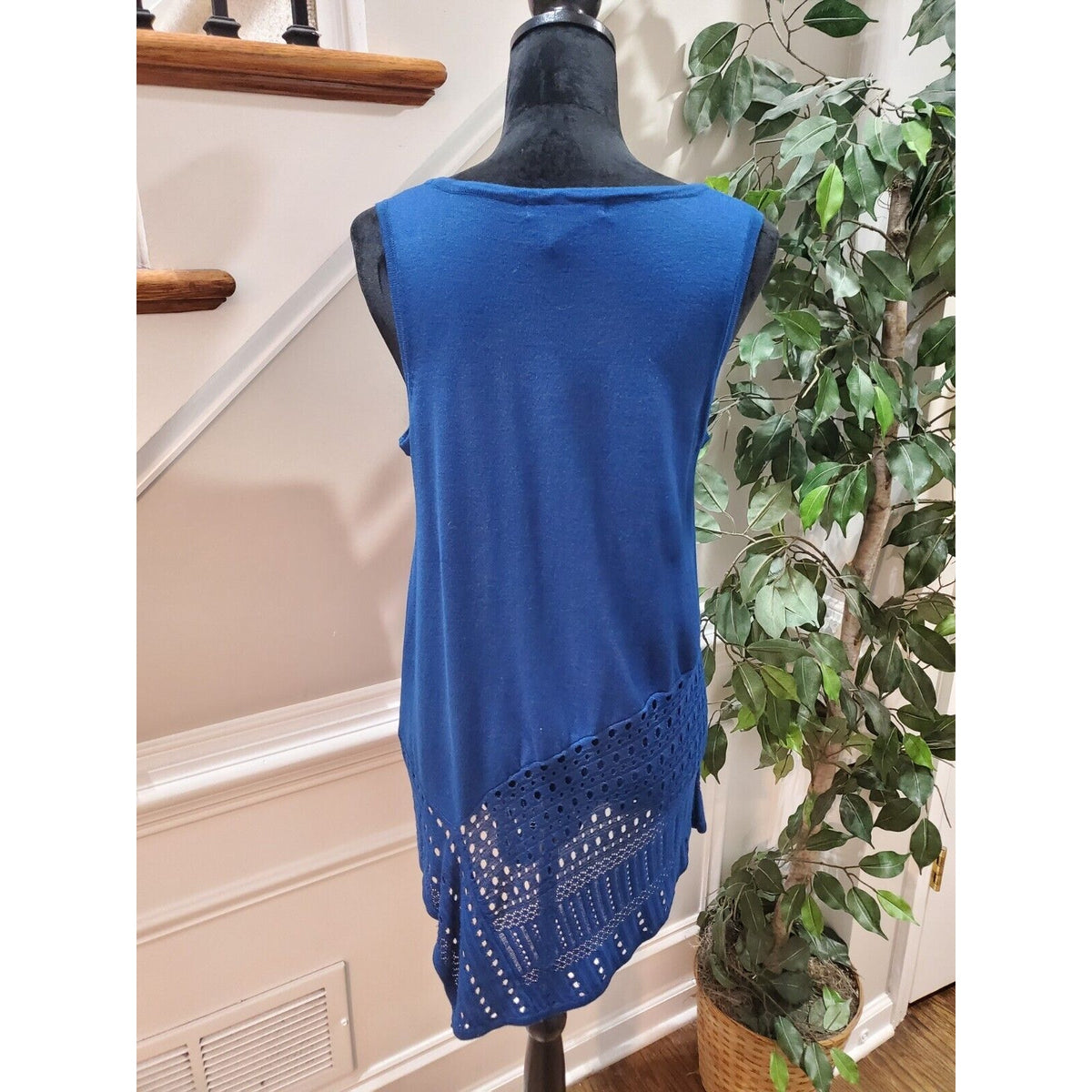 Grace Elements Women's Blue Rayon Scoop Neck Sleeveless Casual Top Blouse Size M