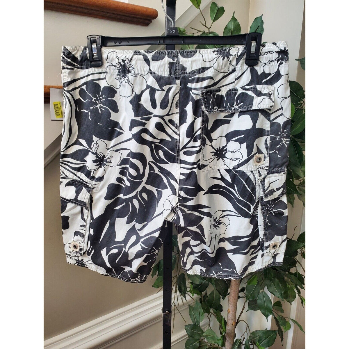3RD & Army Men's Black Floral Polyester Pull On Pockets Swimwear Shorts Size 36