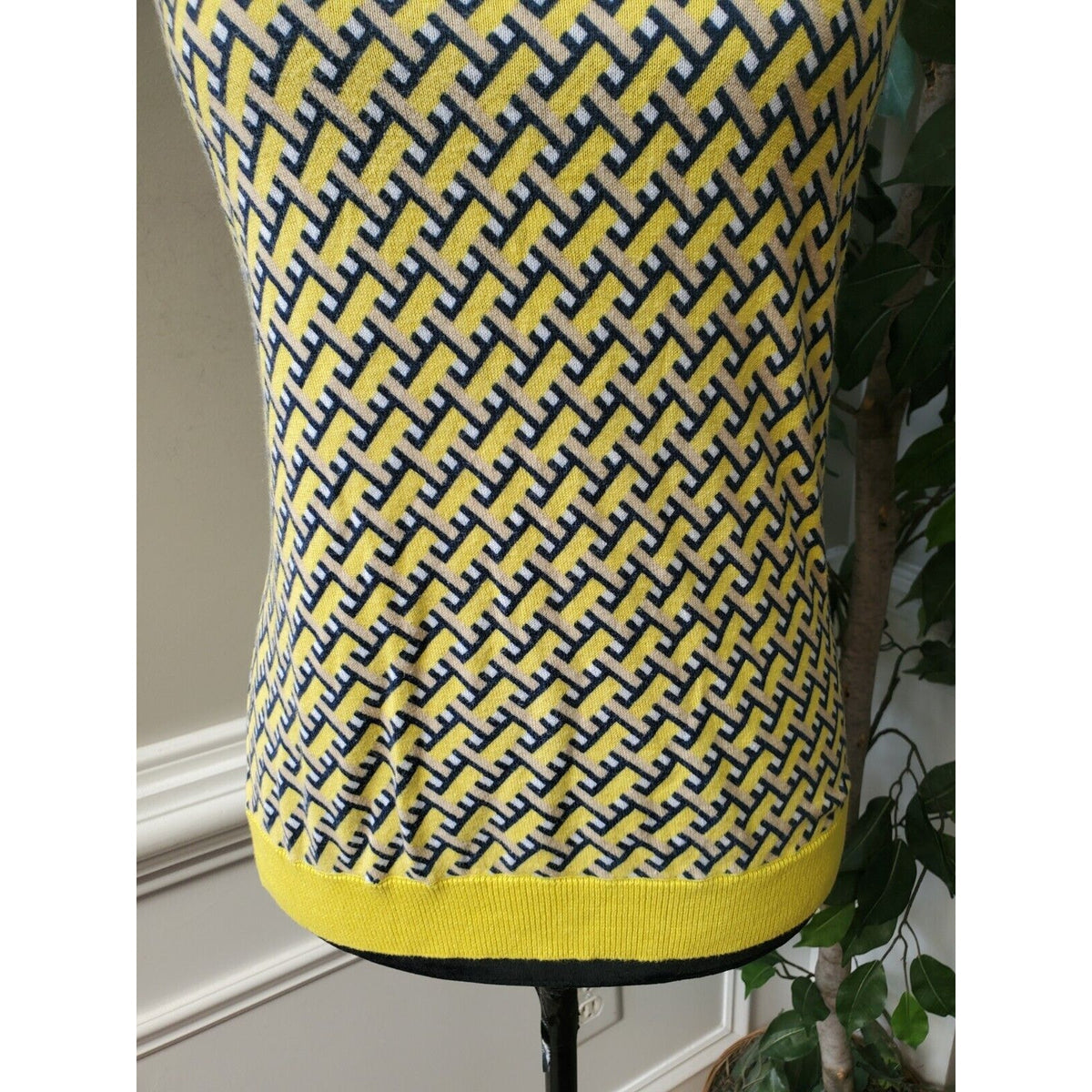 Jones New York Yellow & Black Abstract Cotton Round Neck Sleeveless Sweater M