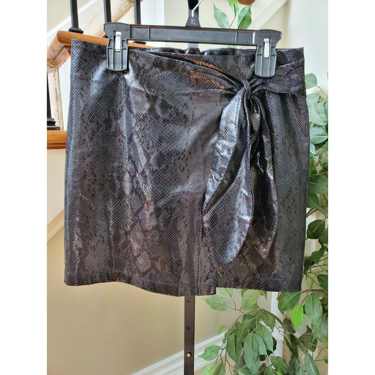 Ley Den Women’s Black Snake Faux Leather Straight Casual Mini Skirt Size Large