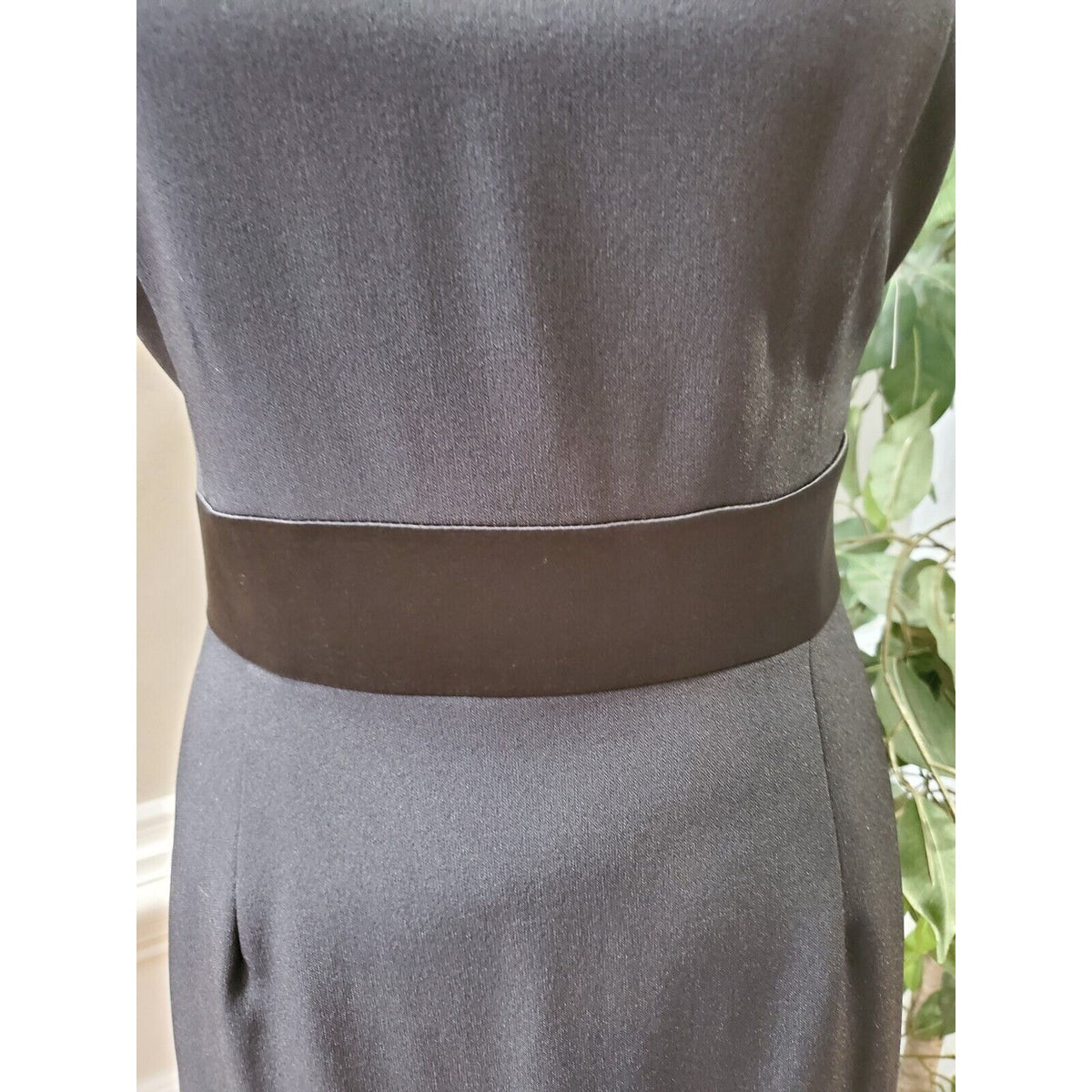 Sandra Darren Women's Black Polyester Boat Neck Sleeveless Knee Length Dress 12