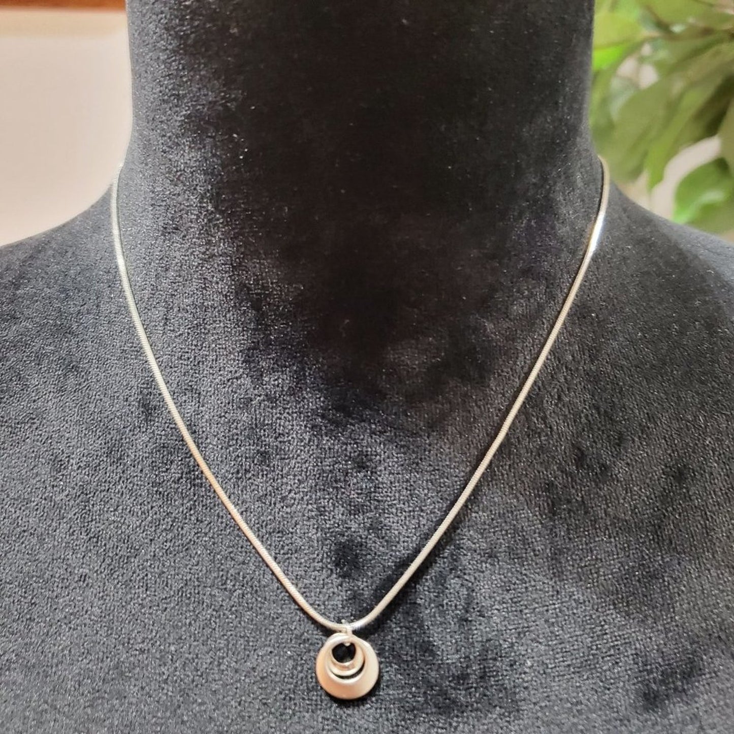 Lia Sophia Womens Gold Tone Double Circle Pendant Necklace