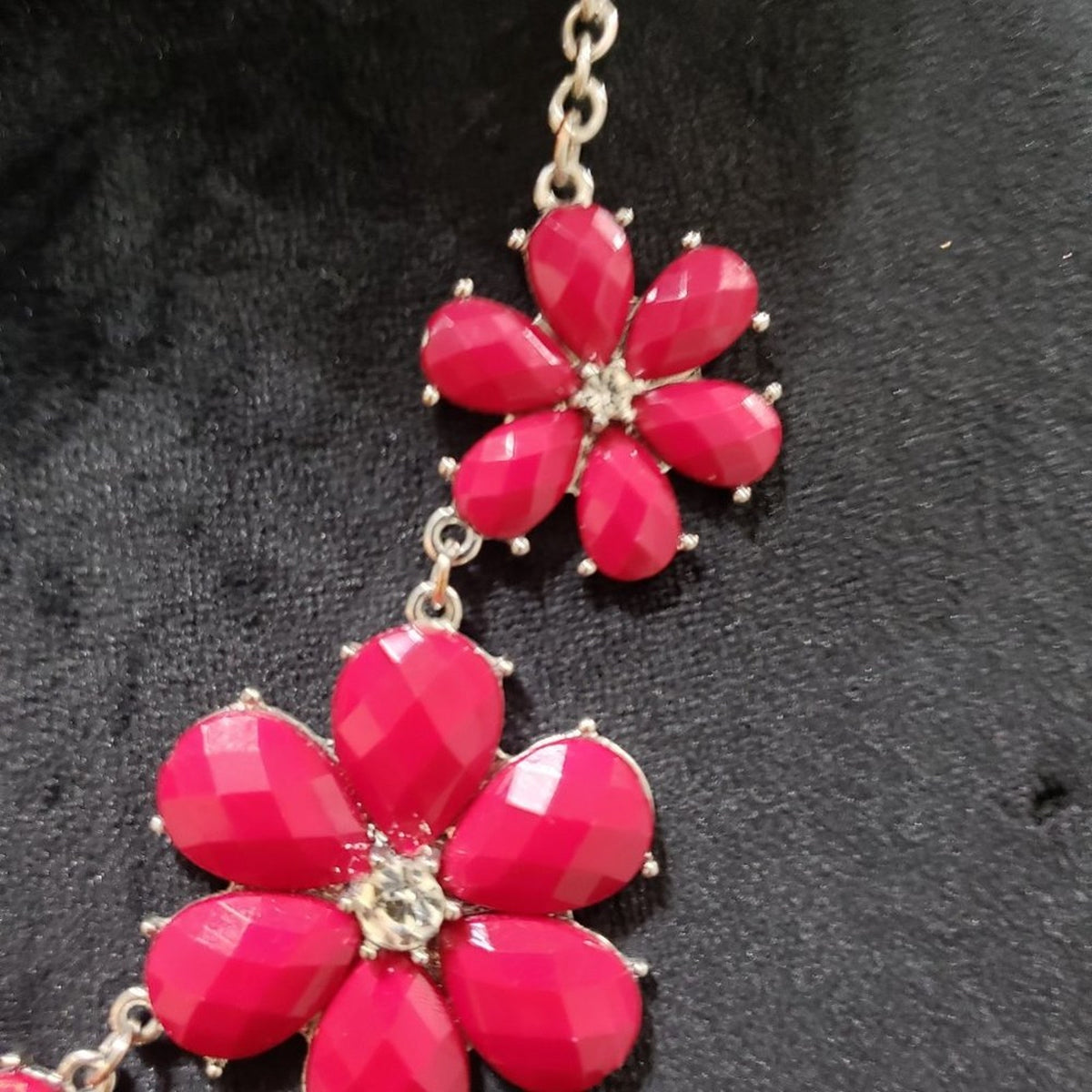 Womens Fashions Fuchsia Pink Flower Colored Necklace with Lobster Clasp