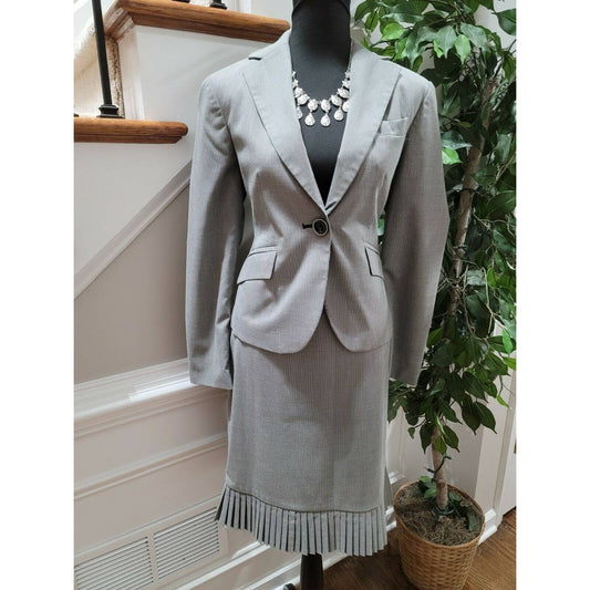 Signature Women's Gray Polyester Long Sleeve Blazer & Skirt 2 Piece Suits Size 8