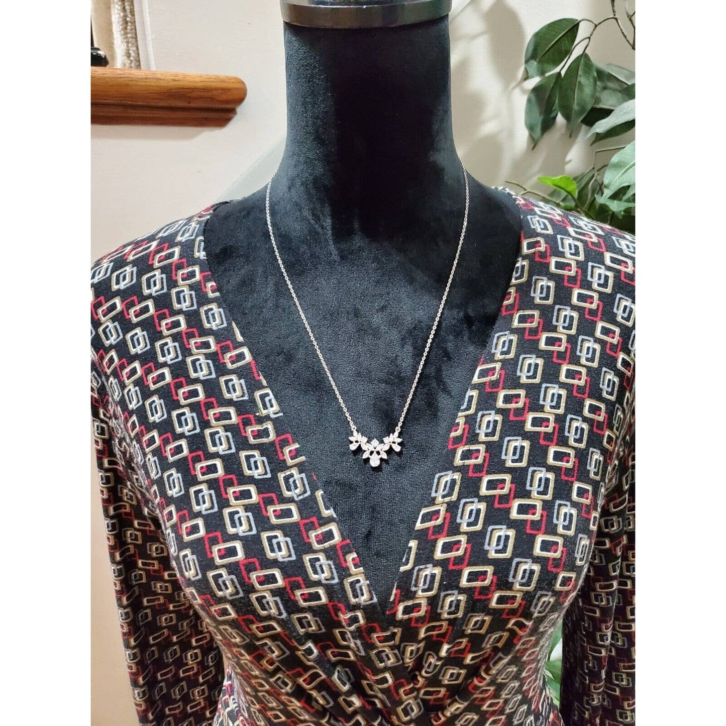 Vertigo Paris Rayon V-Neck Long Sleeve Casual Knee Length Dress Size Medium