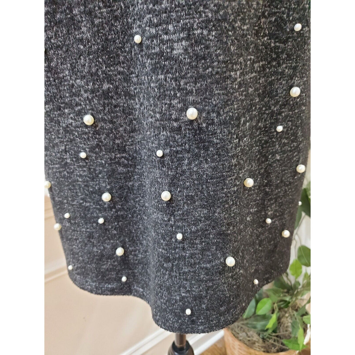 Chelsea & Theodore Women's Gray Round Neck Long Sleeve Beaded Sweater Size M