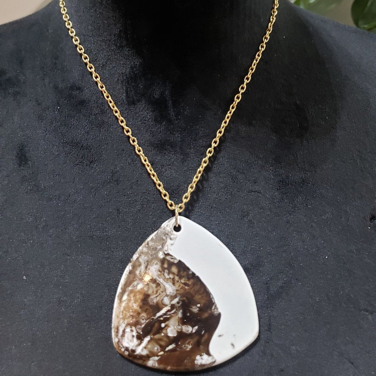 Madagascar Shell Teardrop Pendant Edged Gold Tone Monet Chain Necklace