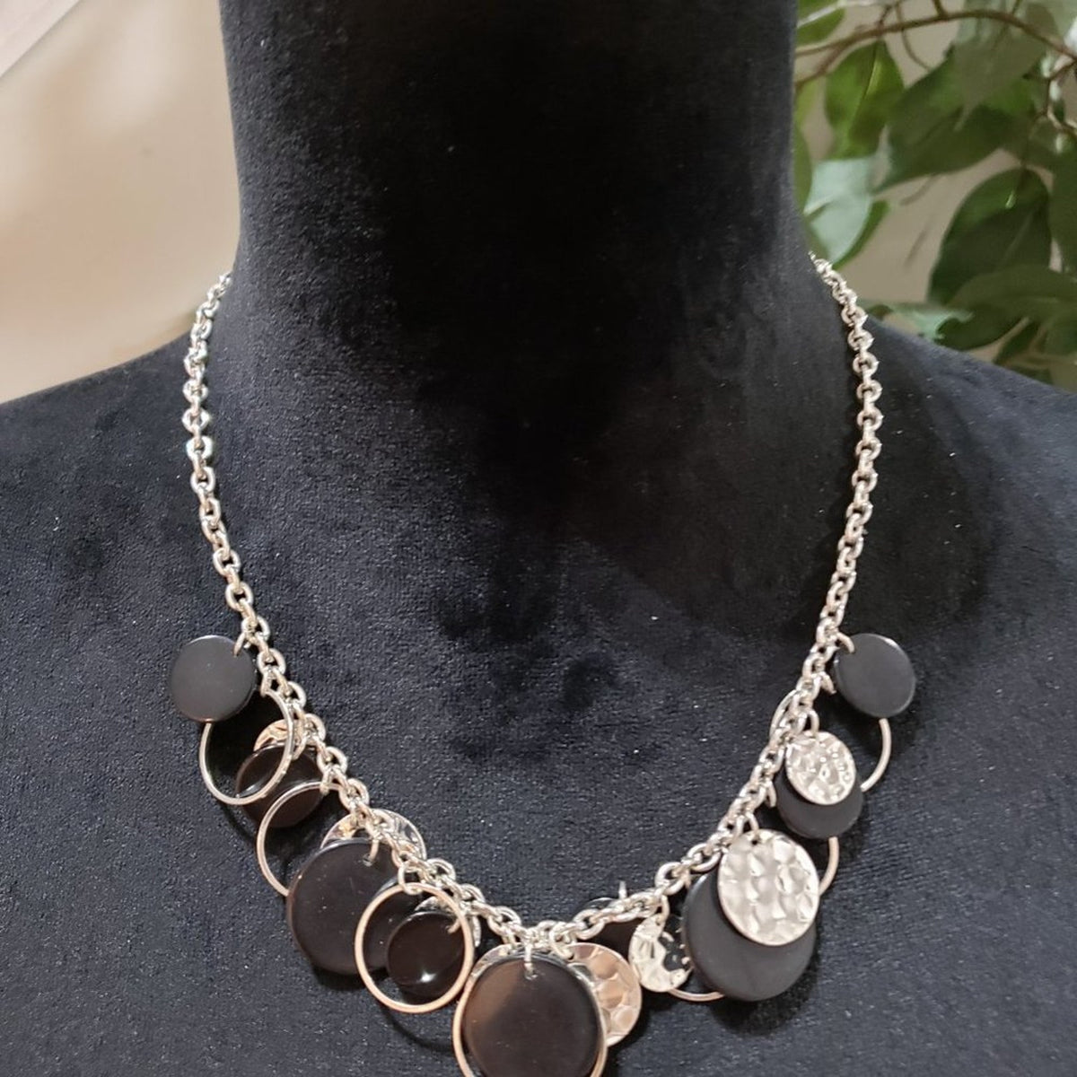 Womens Silver Black Round Rhinestone Collar Necklace & Earrings w/Lobster Clasp
