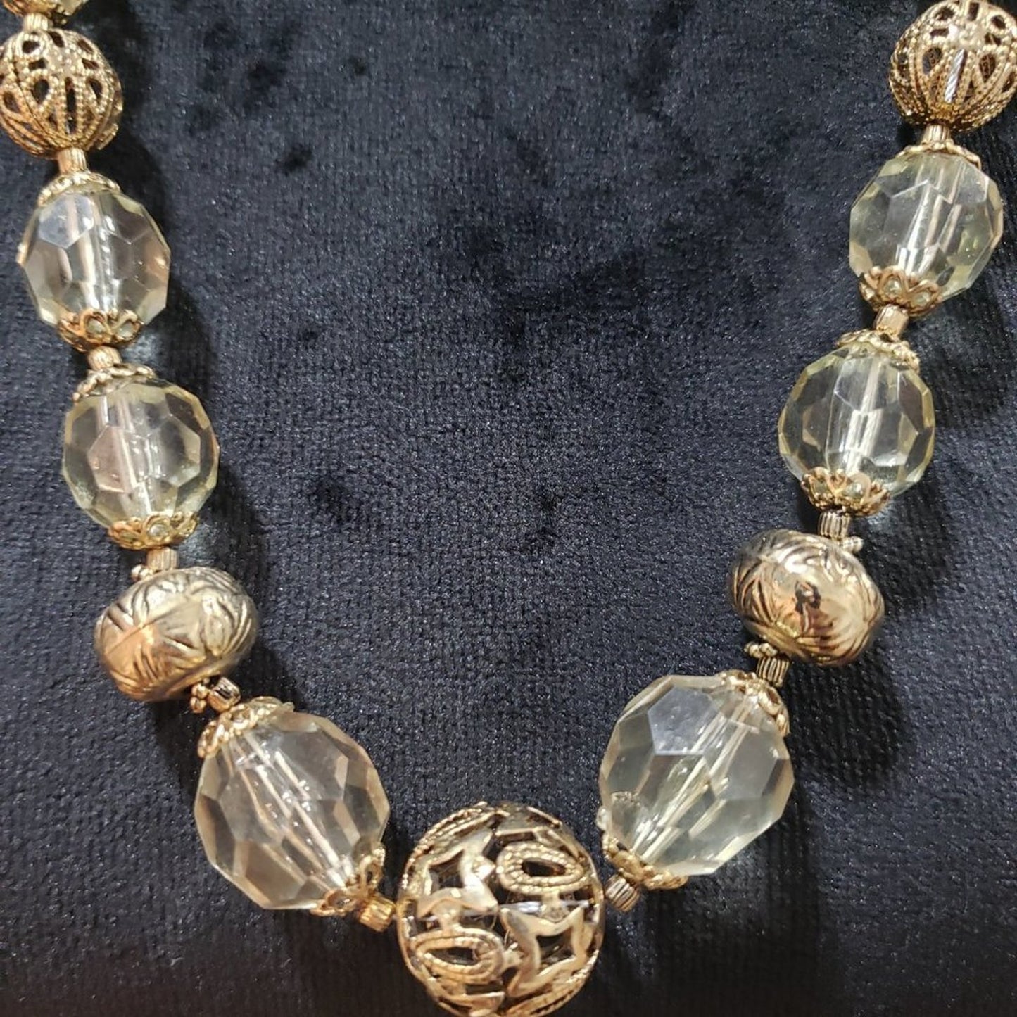 Women Fashion White Clear Faceted Crystals Beaded Teardrop Necklace with Lobster
