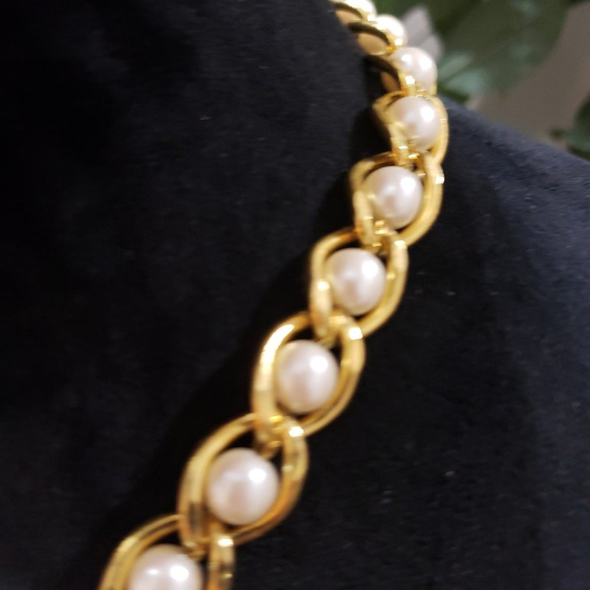 Womens Beautiful Gold Tone Chain Link White Faux Pearl Necklace