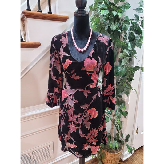 Mystree Women's Black Floral Rayon V-Neck Long Sleeve Knee Length Dress Medium