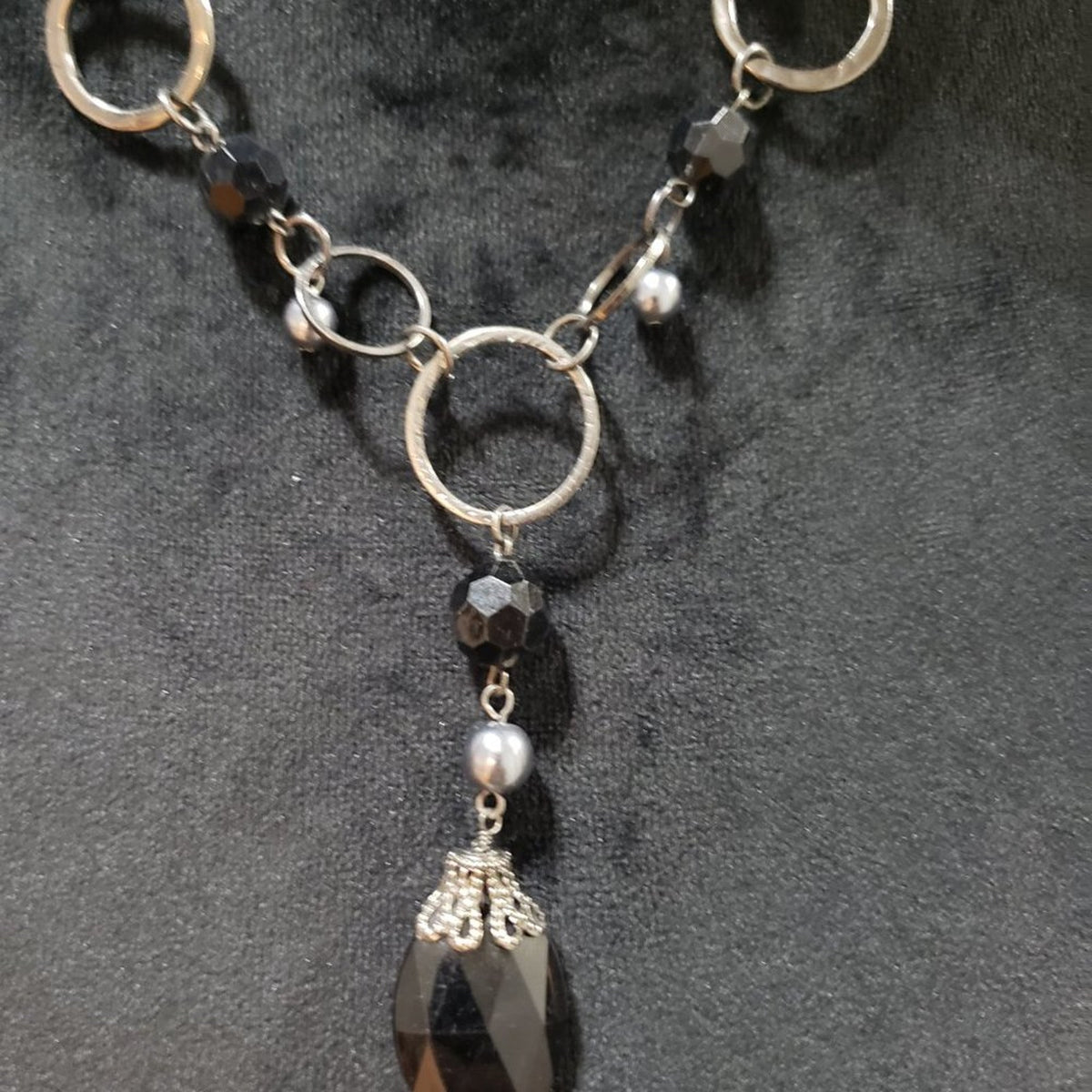 Womens Fashions Black Glass Round Stones Collar Necklace with Lobster Clasp