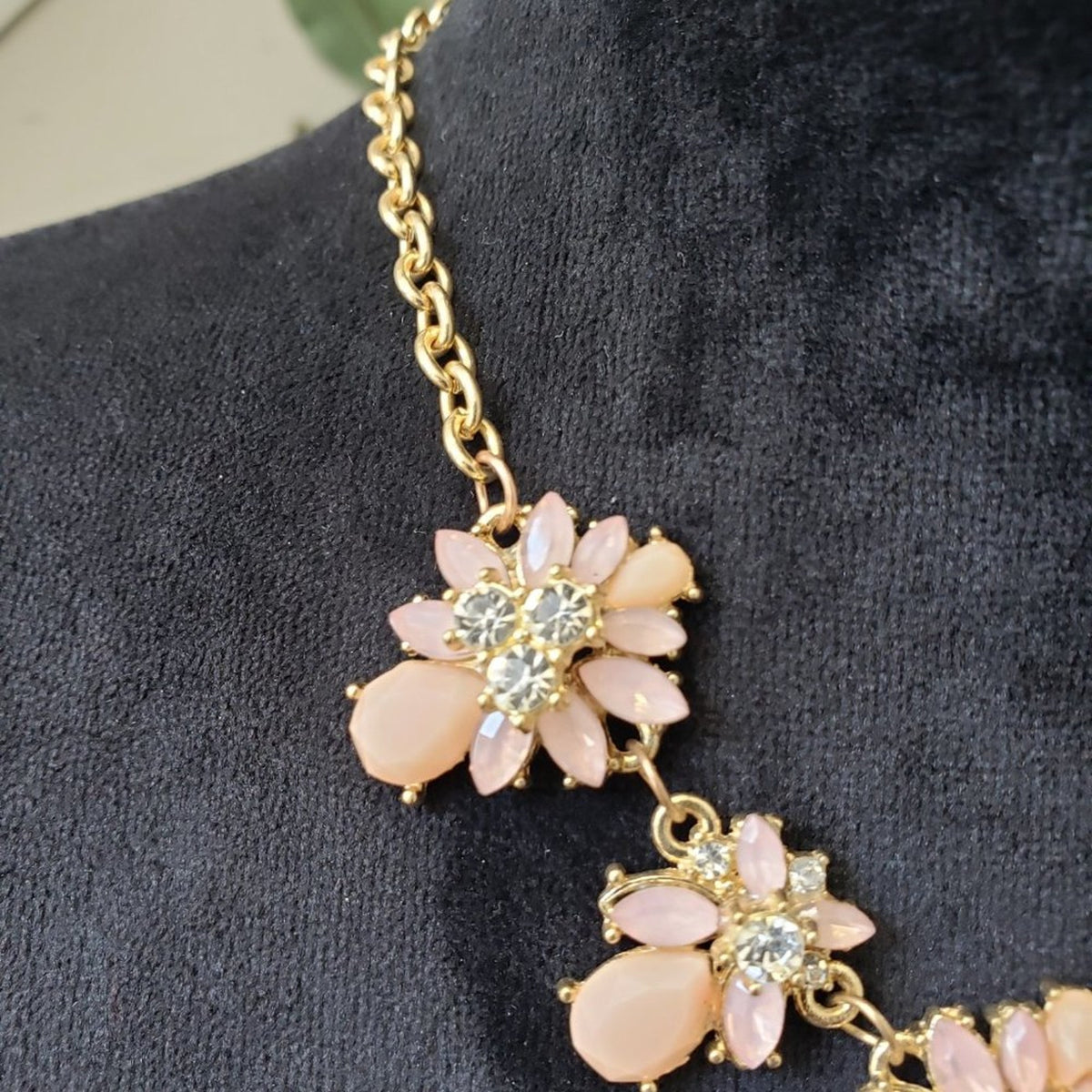 Womens Fashions Pink Gold Flowers Gemstone Collar Necklace with Lobster Clasp