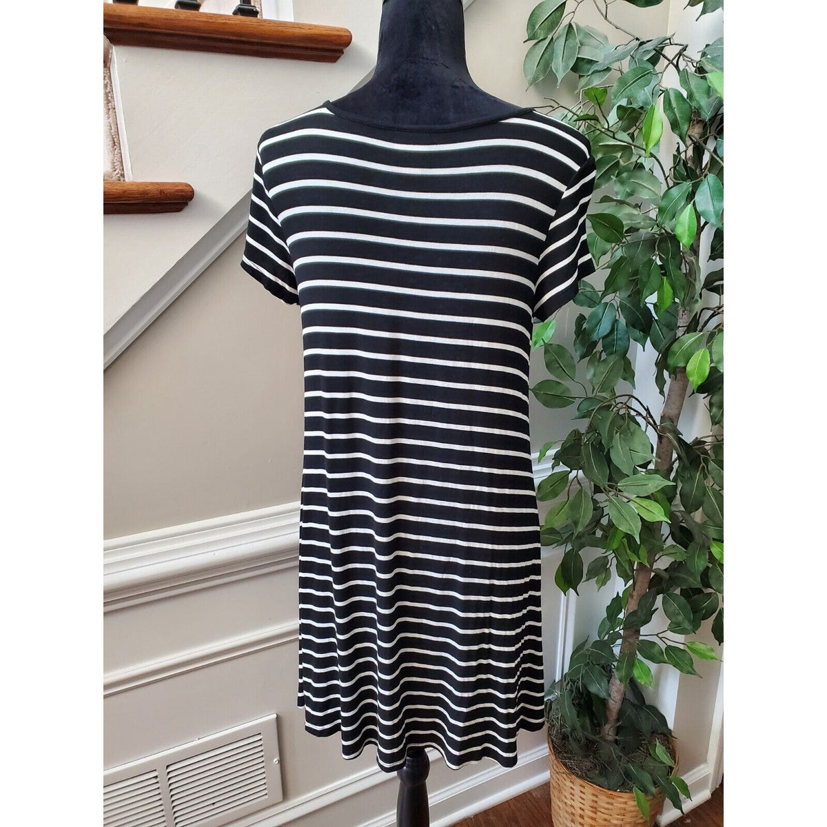 Mossimo Supply Co. Women Black & White Round Neck Knee Length Dress Size M