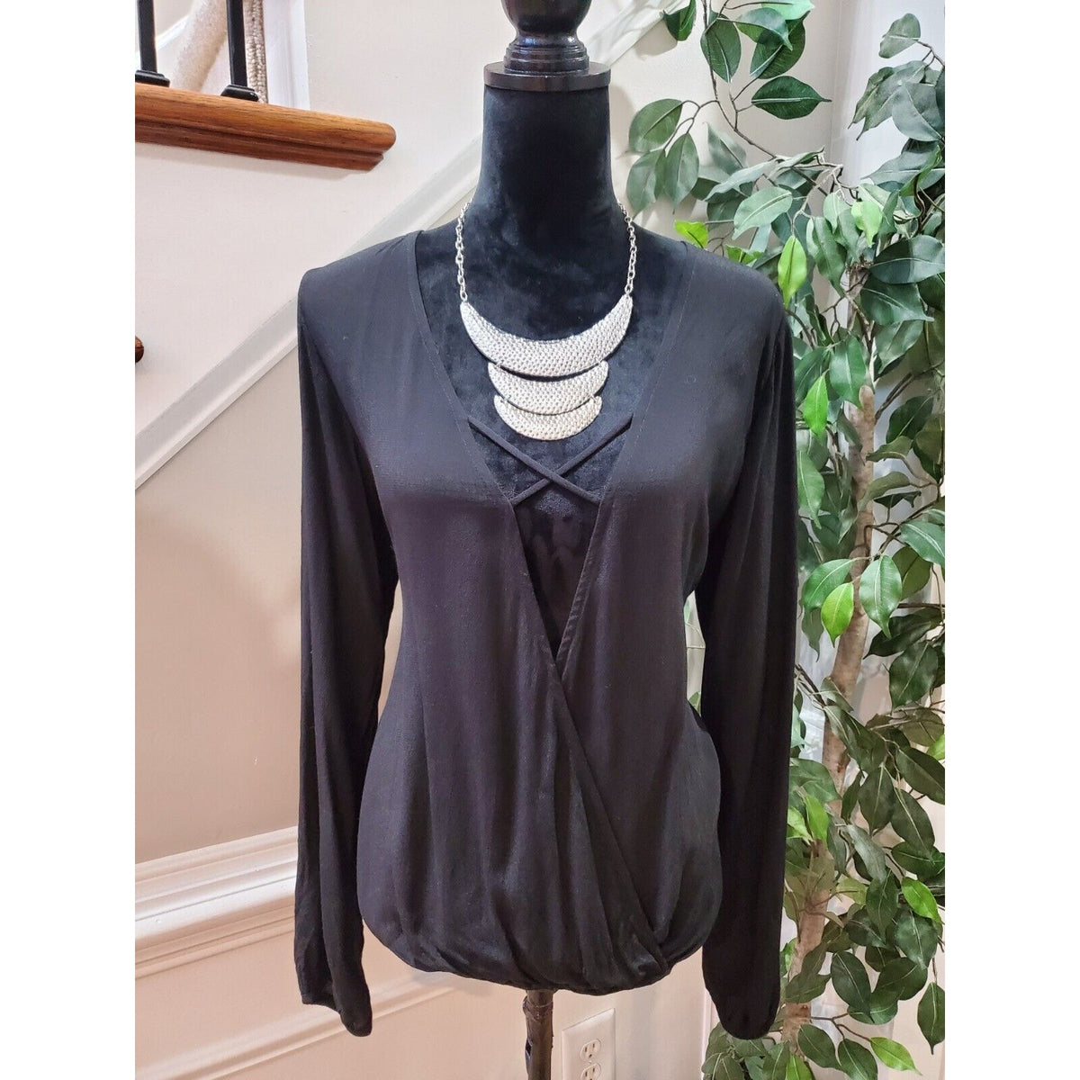Lucy Love Women's Black 100% Rayon V-Neck Long Sleeve Casual Top Blouse Size M