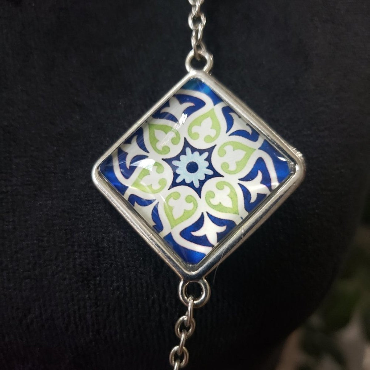 Womens Silver Tone Wired Flowers Designed Squares, Blue Stone Charm Necklace