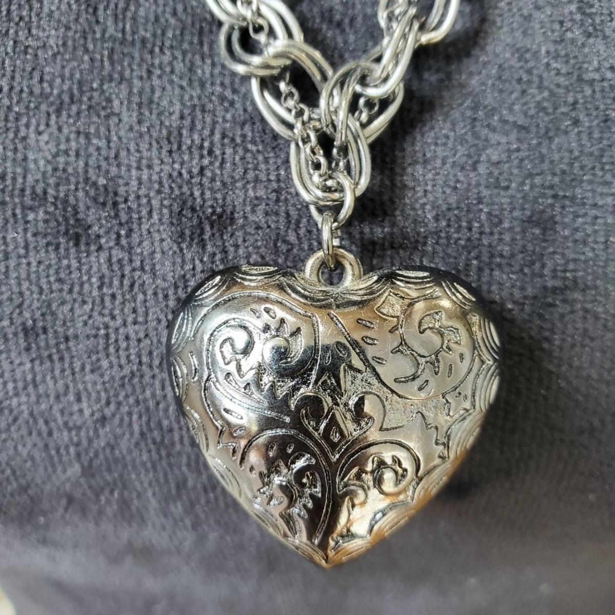 Womens Silver Tone Heart Shaped Chain with Lobster Clasp Jewelry Necklace