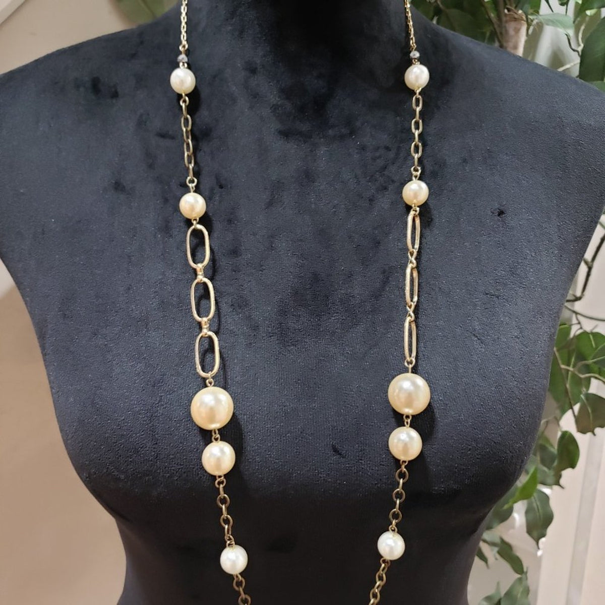 Women Fashion Cream White Pearlstone Gold Tone Chain Teardrop Necklace Jewellery